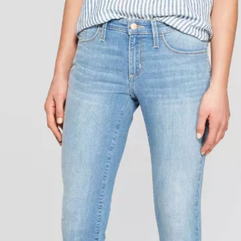 Women's Mid-Rise Skinny Jeans - Light Wash